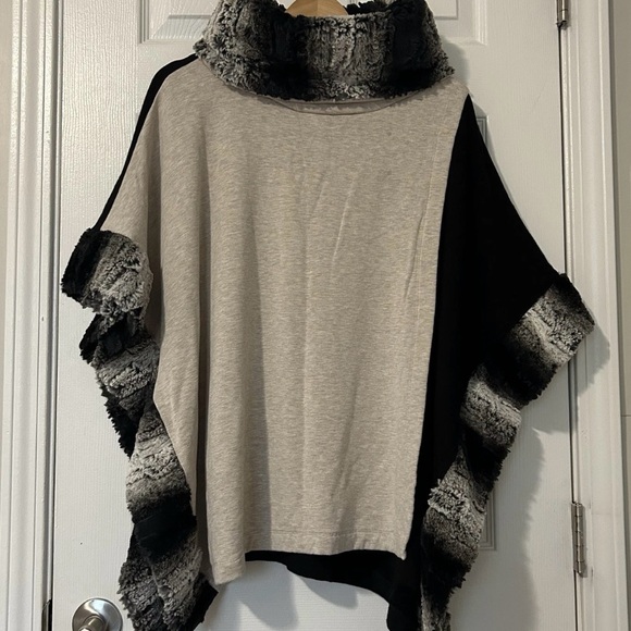 Saks Fifth Avenue Jackets & Blazers - Saks Fifth Avenue Faux Fur Trim Two Tone Oversized Poncho Cape Mob Wife Style